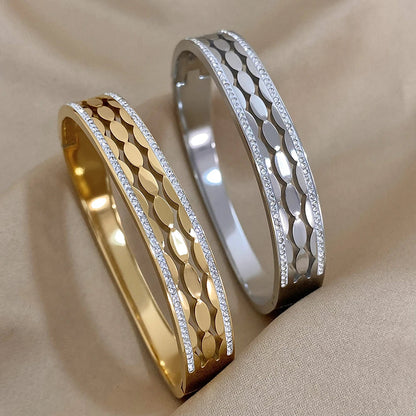 Maxine | Elegant Halo Bangle