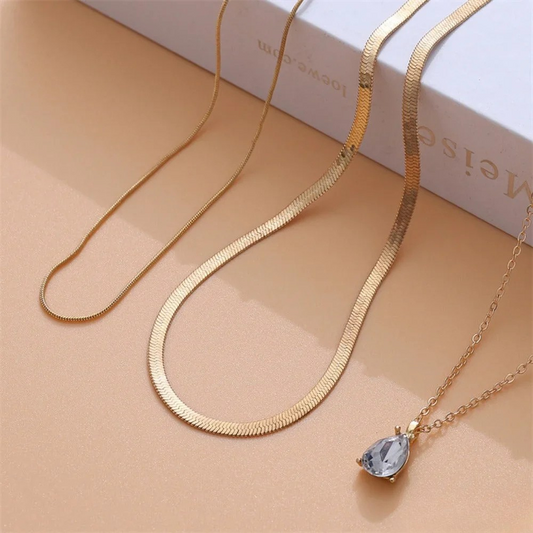 Ava | Elegant Gold Necklace with Layered Design and Cubic Zirconia Pendant