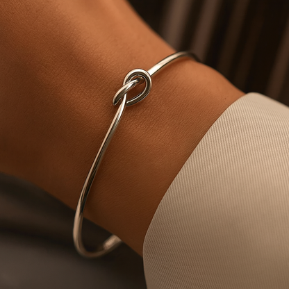 Elodie | Elegant Knot Bracelet