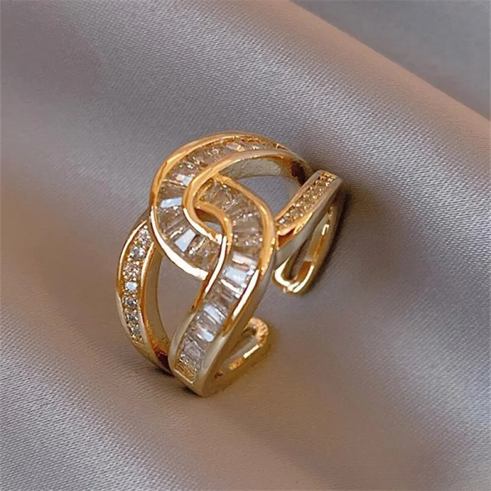 Ella | Elegant Radiant Knot Ring