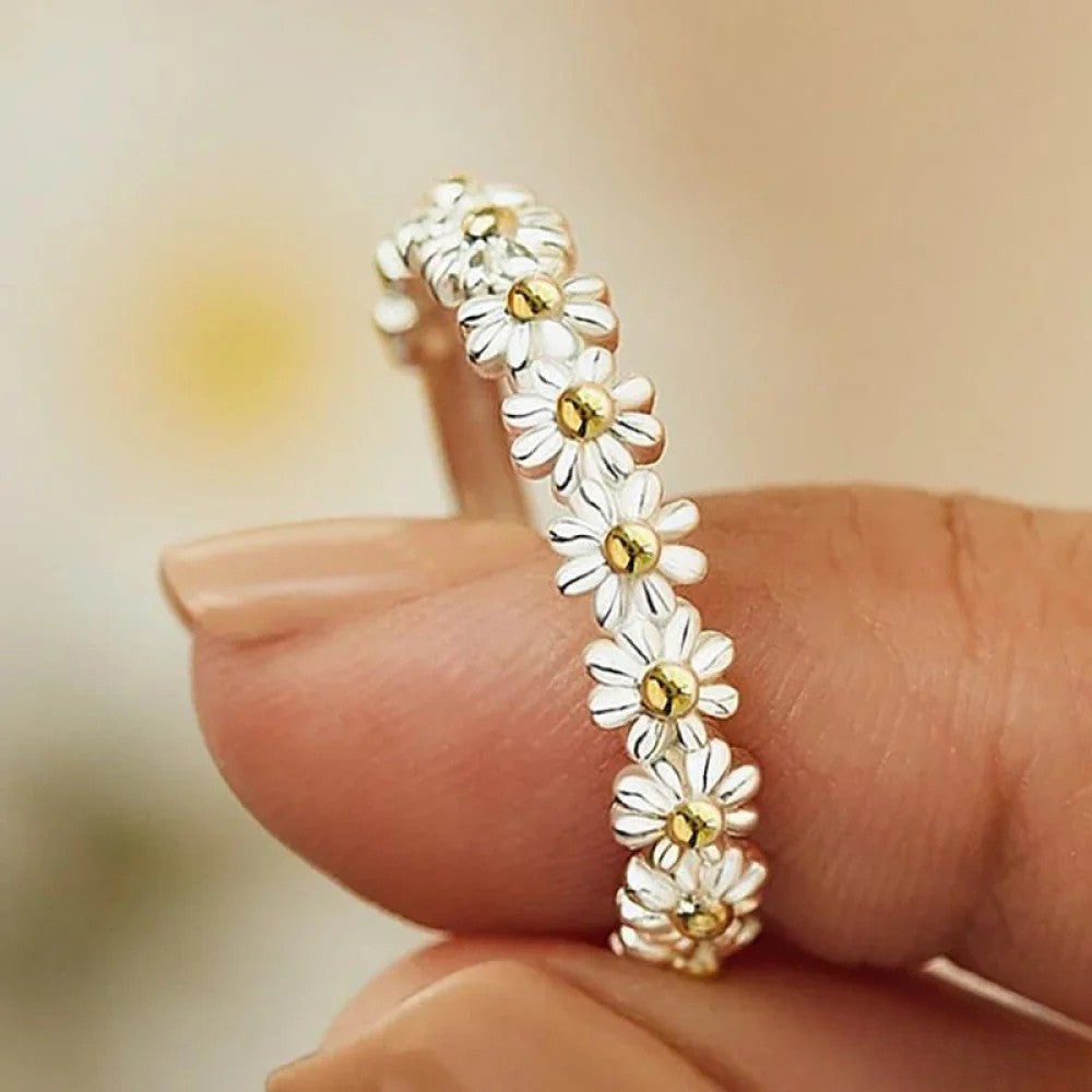 Emma | Elegant Adjustable Silver Ring with Hand-Painted Enamel Daisy