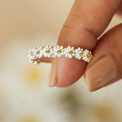 Emma | Elegant Adjustable Silver Ring with Hand-Painted Enamel Daisy