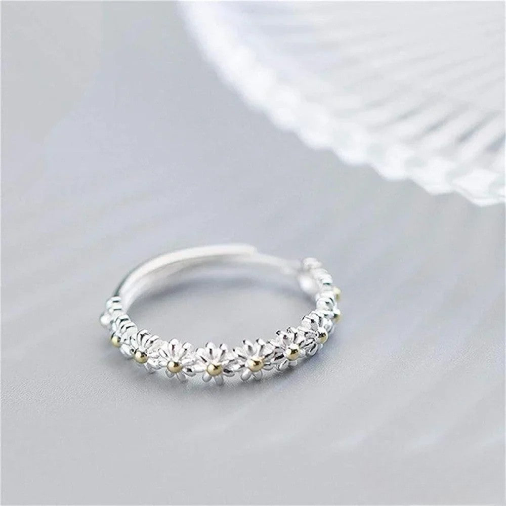 Emma | Elegant Adjustable Silver Ring with Hand-Painted Enamel Daisy