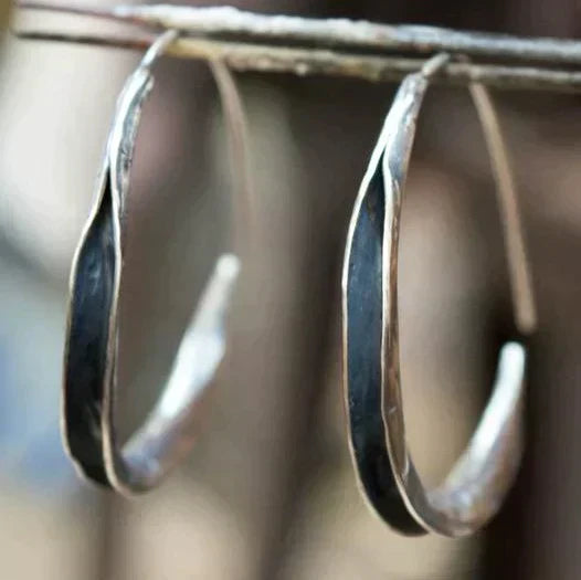 Emma | Elegant Light-Reflecting Earrings