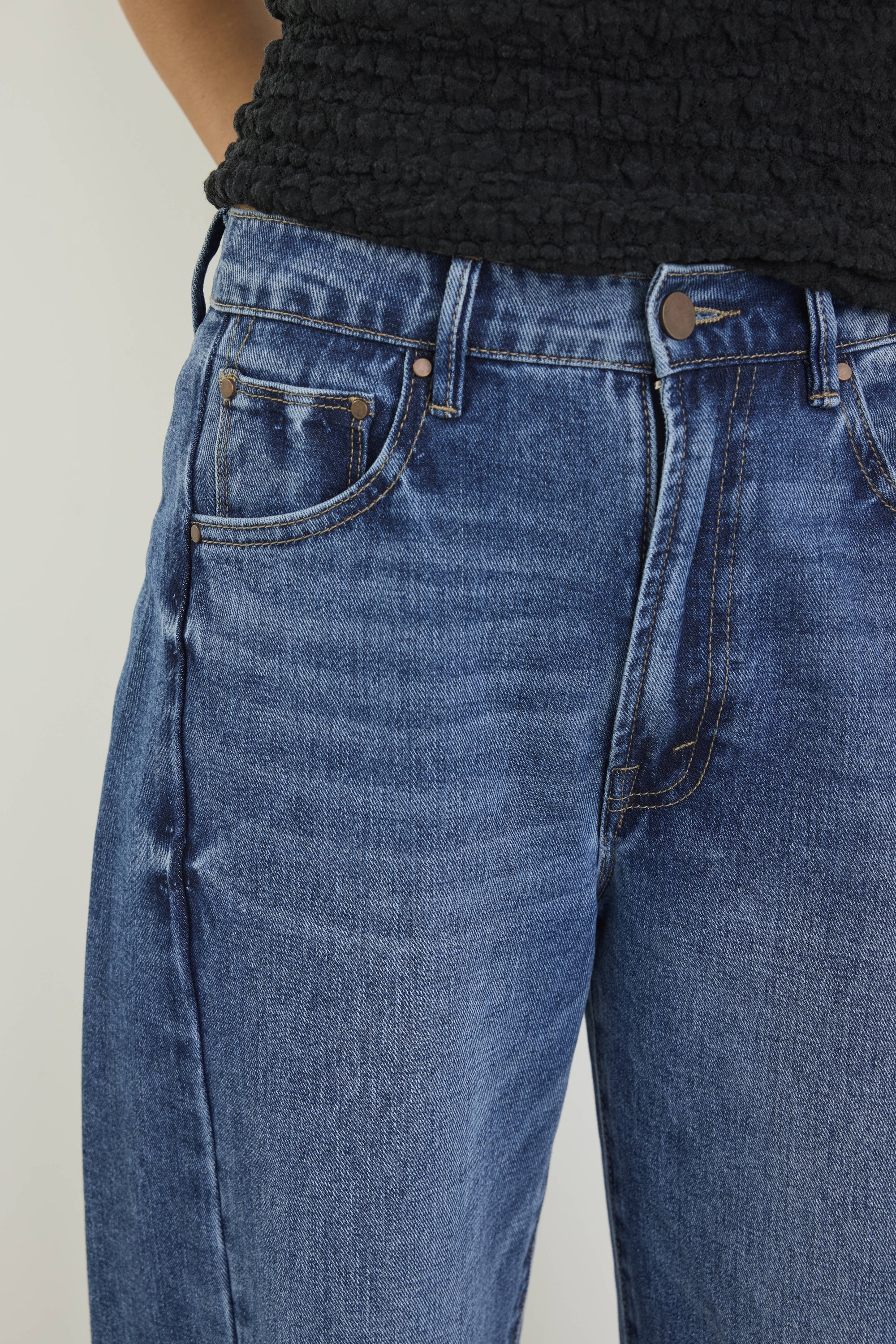 Ethan | Chic Mid Rise Barrel Jeans