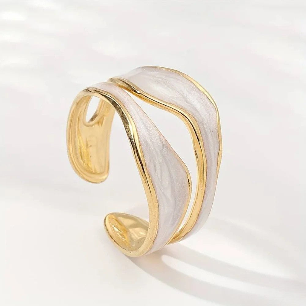 Liam | Elegant Antique White Gold Ring with Radiant Finish