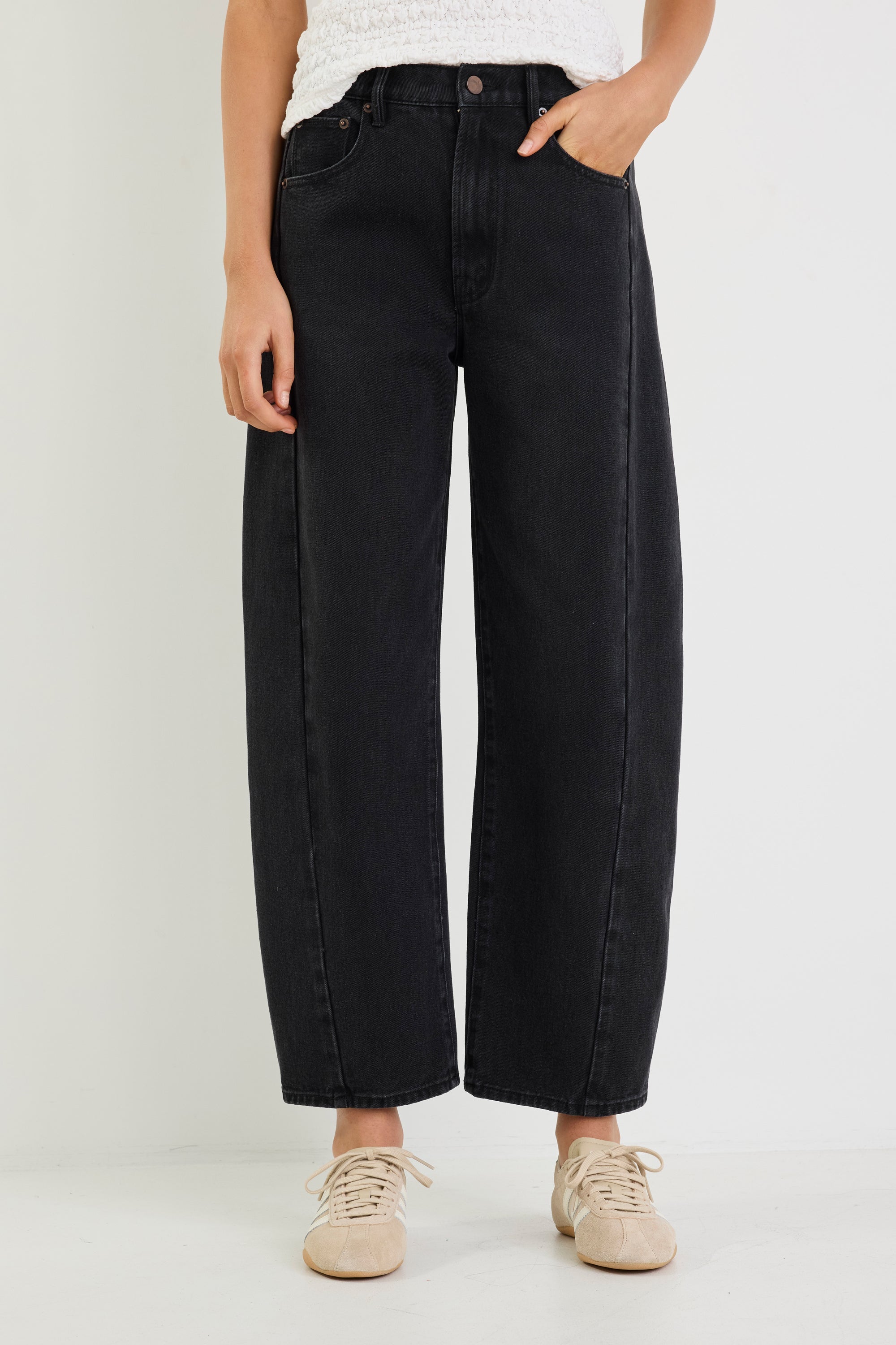 Mason | Chic Mid Rise Barrel Jeans