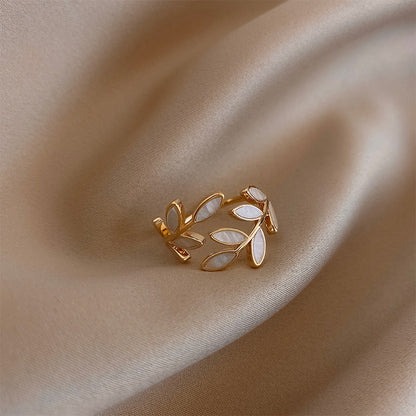 Mason | Elegant Timeless Light Reflex Ring