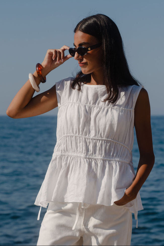 Mia | Chic Relaxed Sleeveless Linen Top
