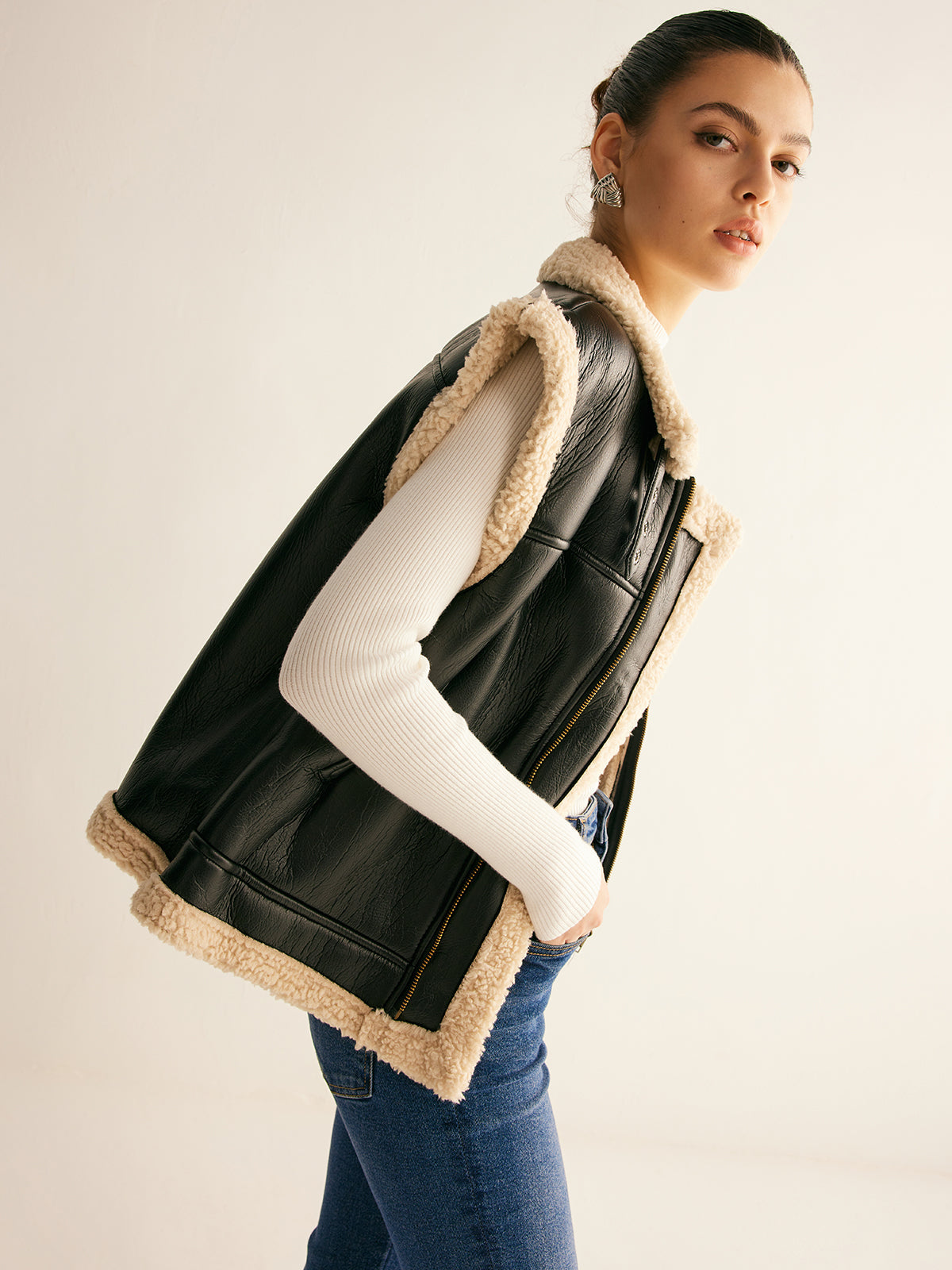 Mia | Cozy Sleeveless Faux Leather Vest