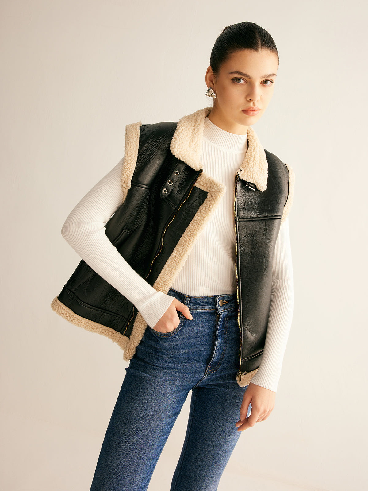 Mia | Cozy Sleeveless Faux Leather Vest