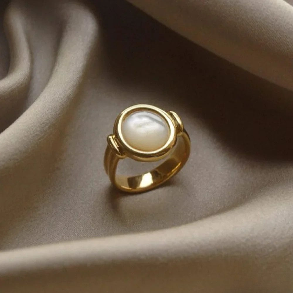 Mia | Elegant Pearl Ring