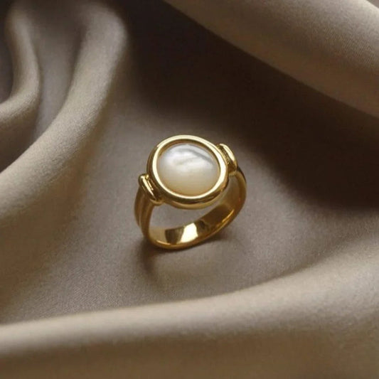 Mia | Elegant Pearl Ring