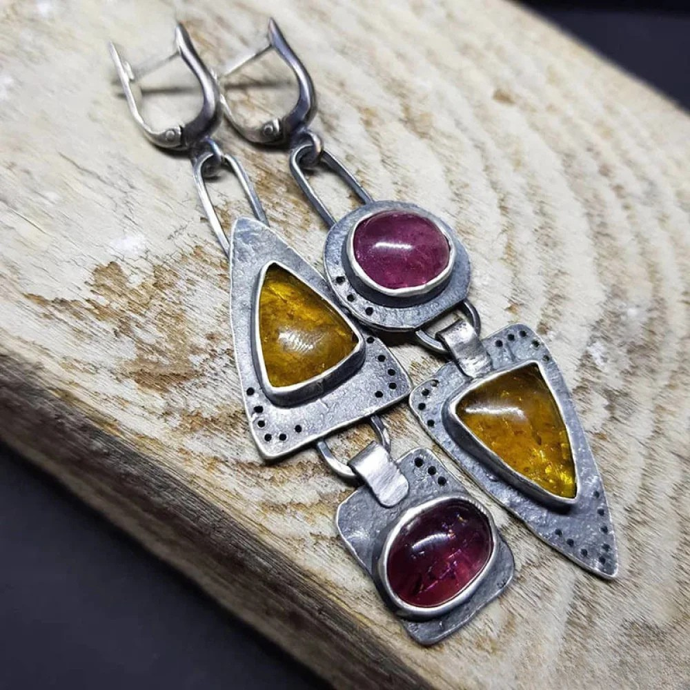 Mia | Elegant Retro Triangular Geometric Earrings