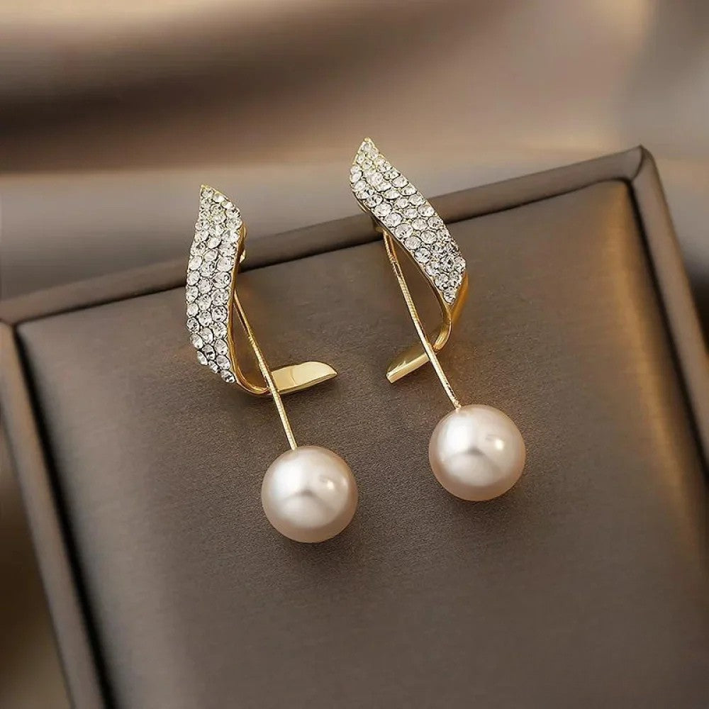 Mia | Stylish Elegant Pearl Earrings for Women