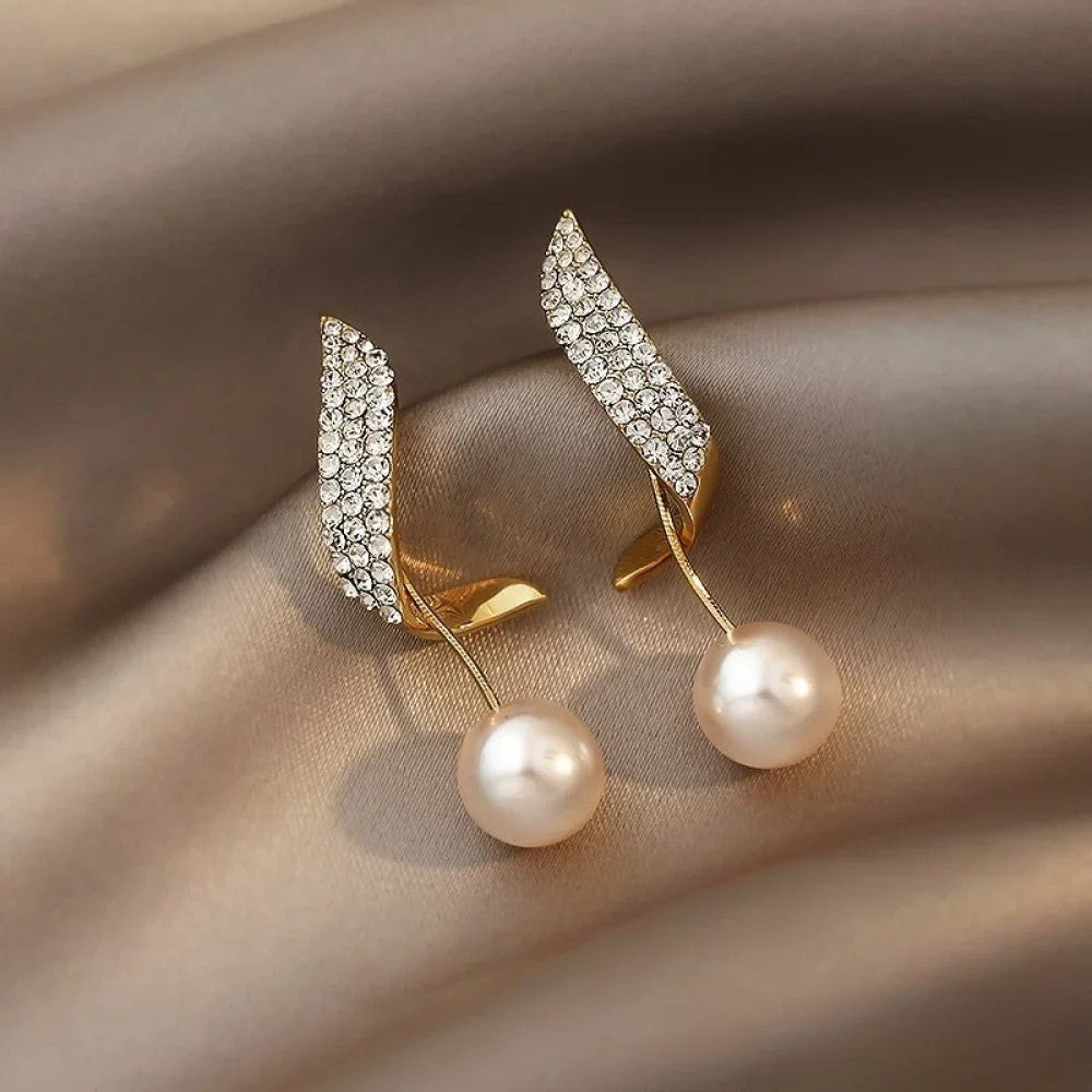 Mia | Stylish Elegant Pearl Earrings for Women