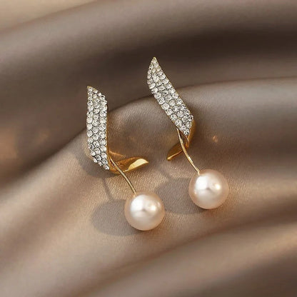 Mia | Stylish Elegant Pearl Earrings for Women