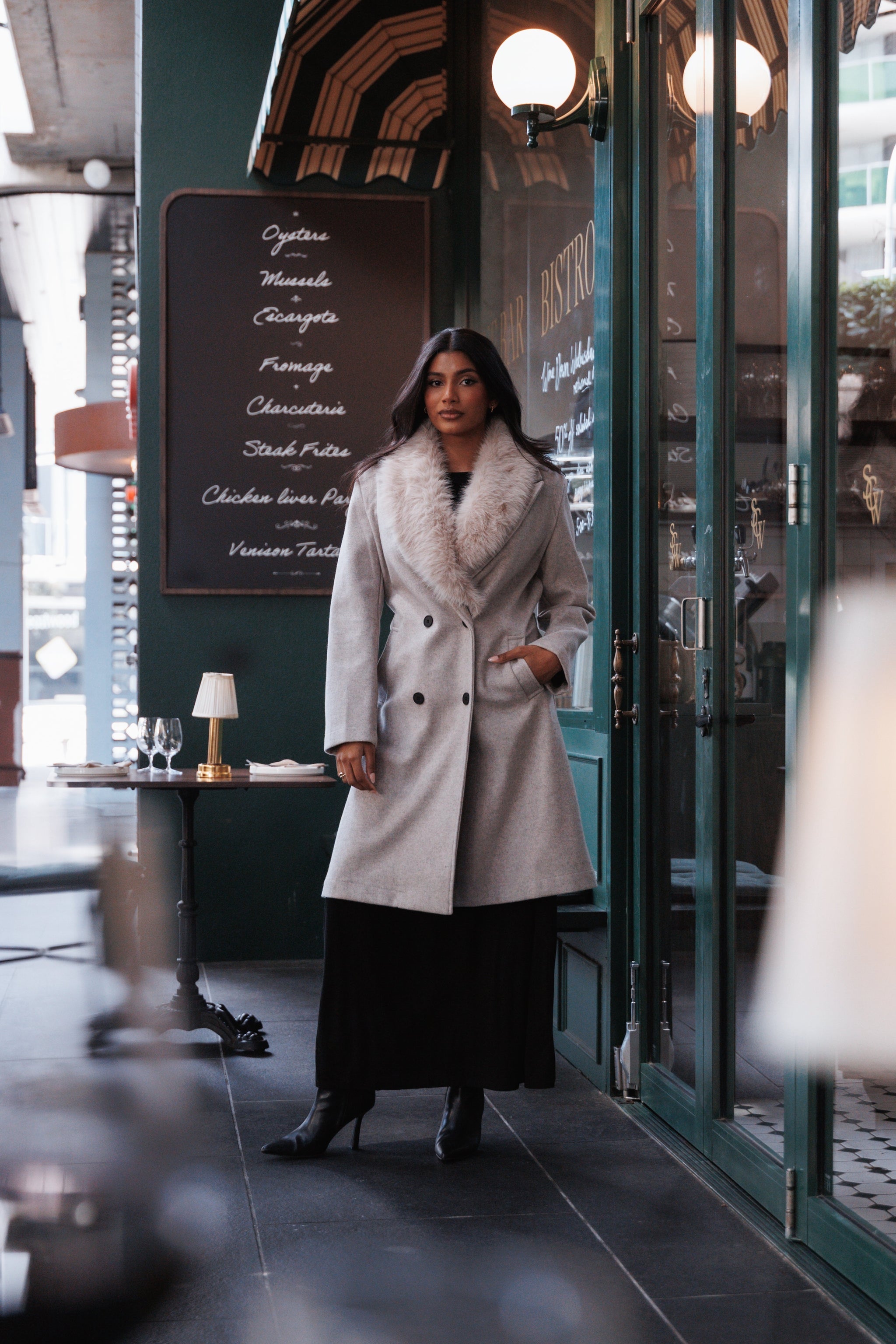 Olivia | Chic Cream Winter Coat With Fur Collar