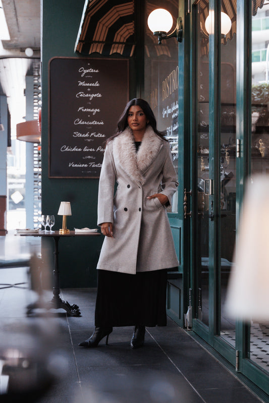 Olivia | Chic Cream Winter Coat With Fur Collar