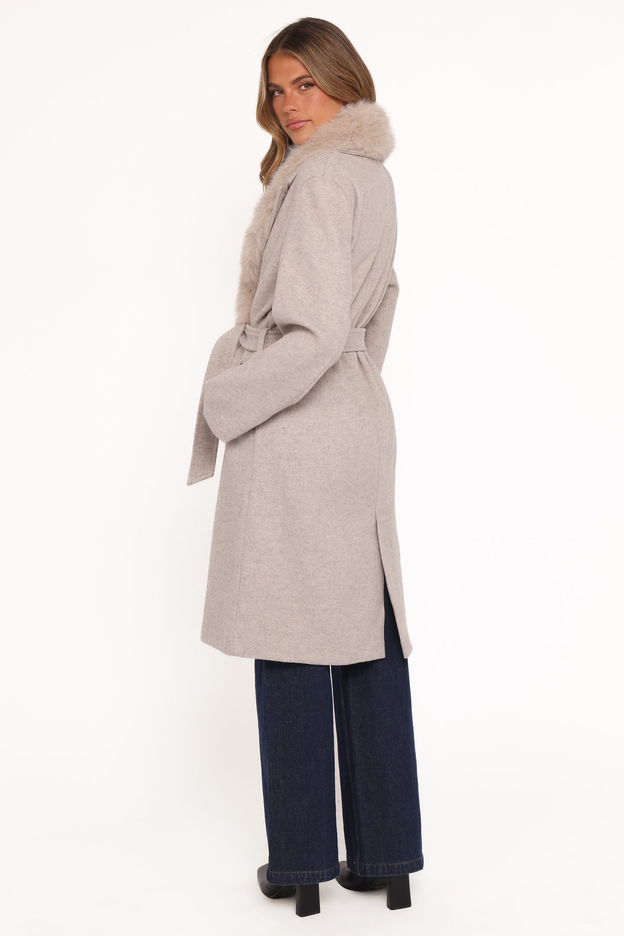 Olivia | Chic Cream Winter Coat With Fur Collar