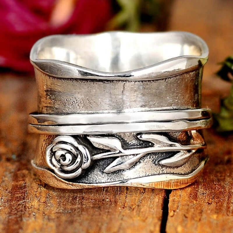 Elegant Nature-Inspired Ring