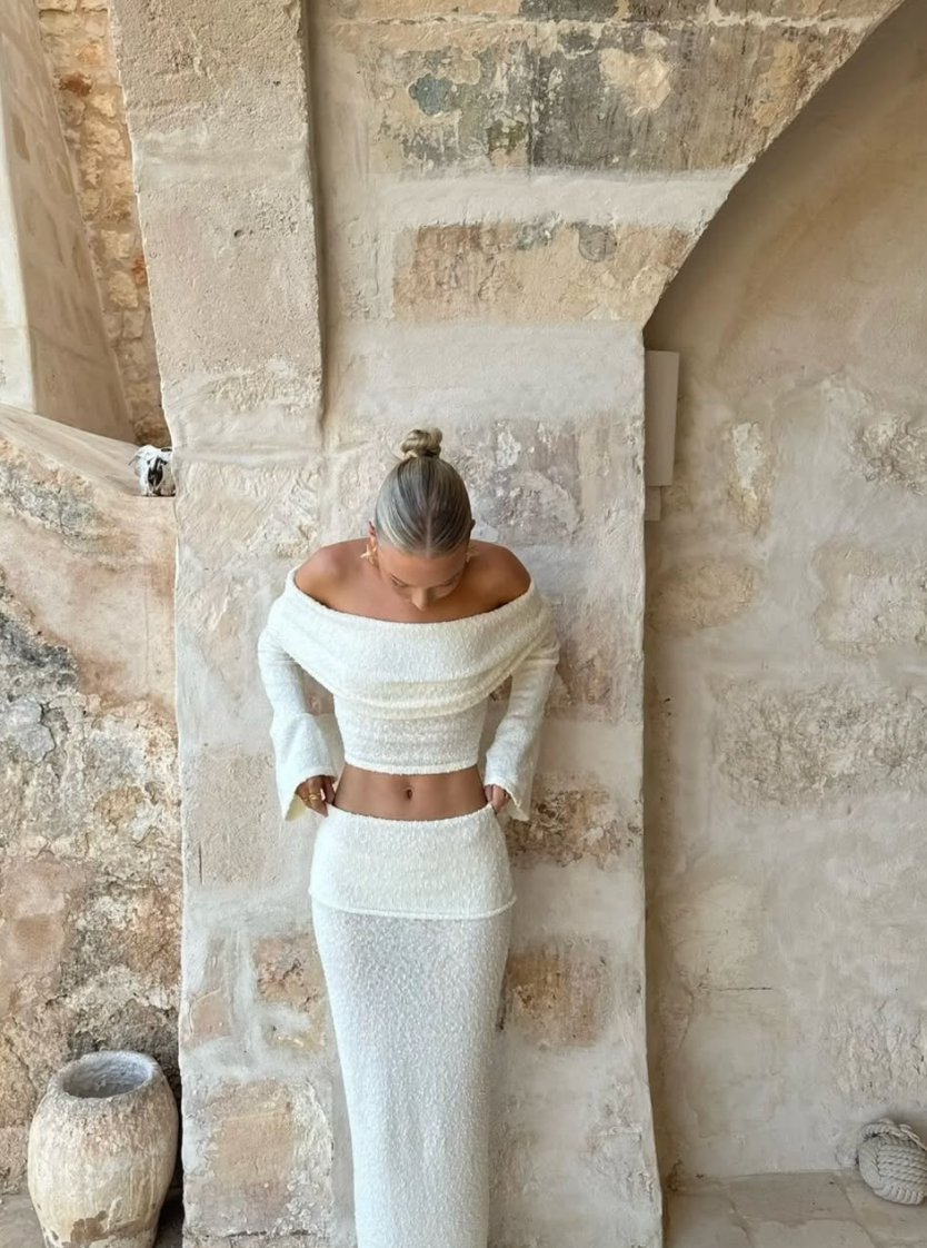 Olivia | Elegant Off-Shoulder Maxi Dress for Wedding Guests