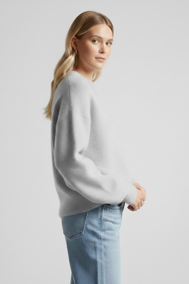 Lila | Chic Knitted Sweater with Round Neckline