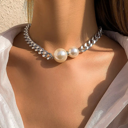 Manon | Elegant Pearl Necklace