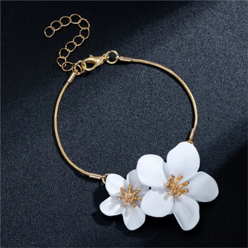 Greta | Elegant Floral Bracelet