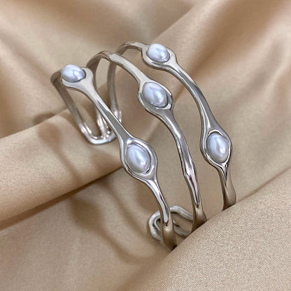 Perrine | Elegant Lustrous Bracelet
