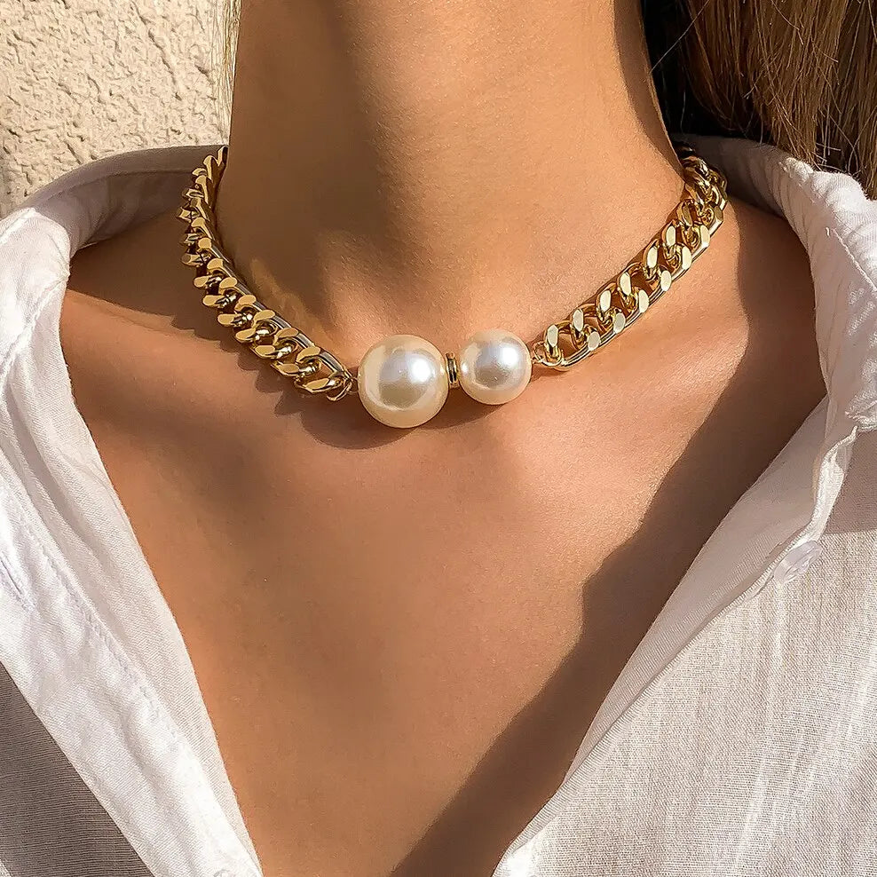 Manon | Elegant Pearl Necklace