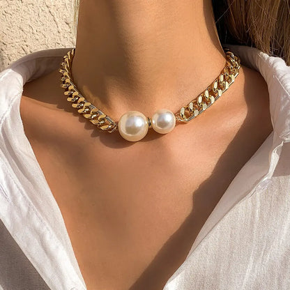 Manon | Elegant Pearl Necklace