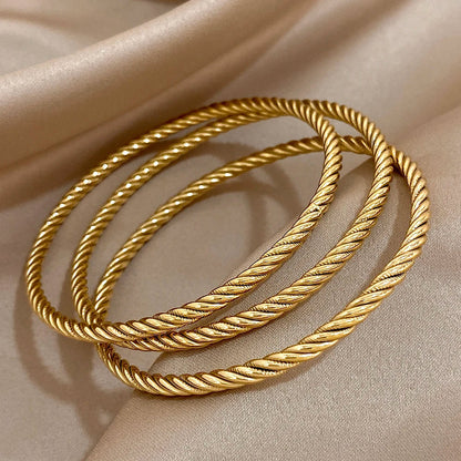 Maud | Elegant Twist Bangle