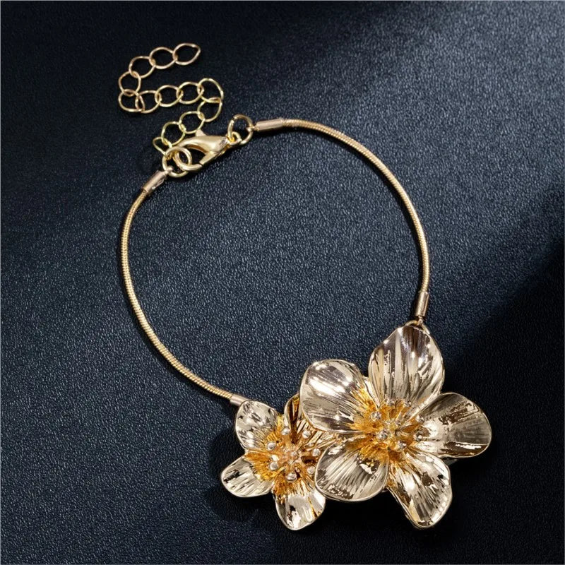 Greta | Elegant Floral Bracelet
