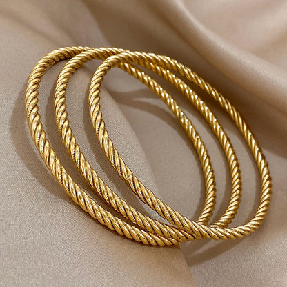 Maud | Elegant Twist Bangle
