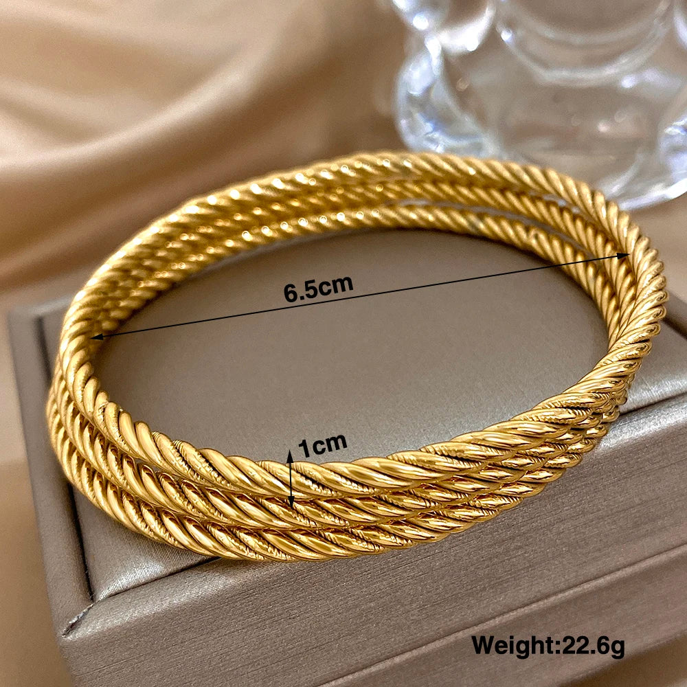 Maud | Elegant Twist Bangle