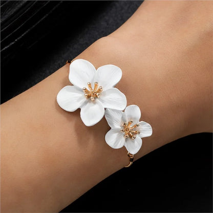 Greta | Elegant Floral Bracelet