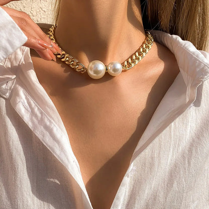 Manon | Elegant Pearl Necklace