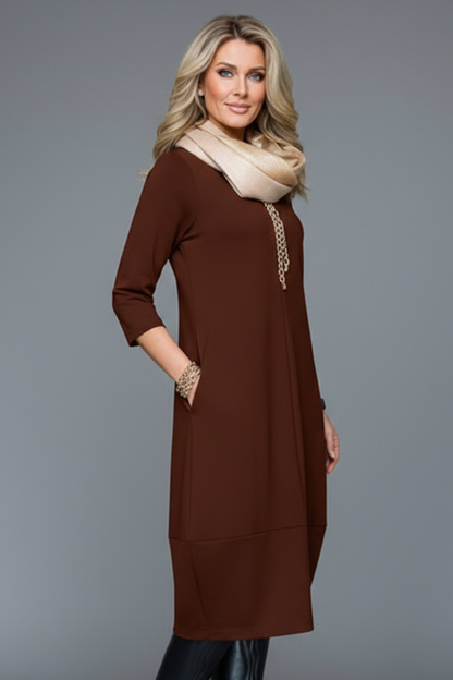 Lila | Chic Midi Dress with Round Neck and Pockets