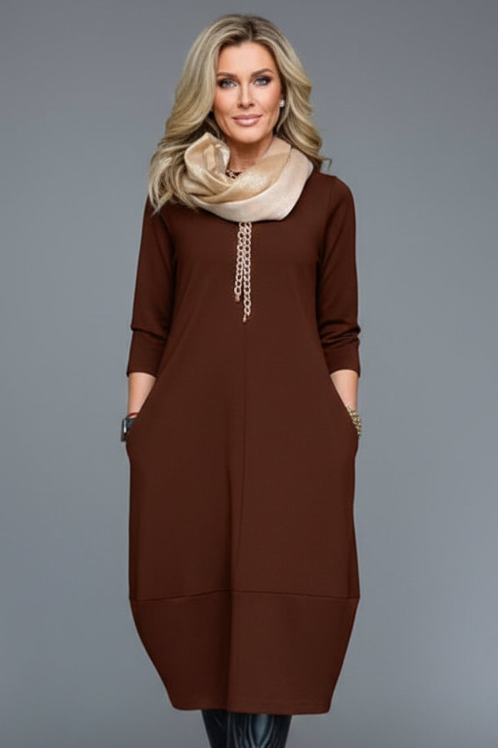 Lila | Chic Midi Dress with Round Neck and Pockets