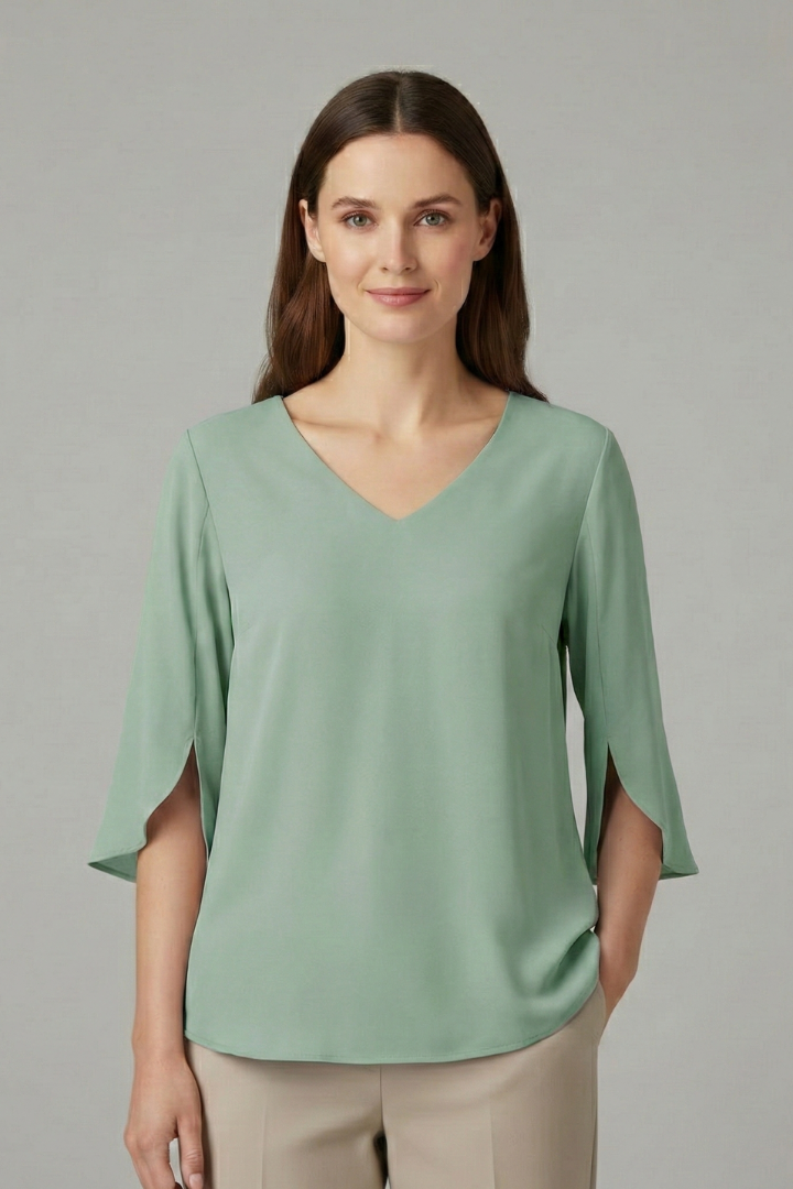 Lila | V-Neck Three-Quarter Sleeve Blouse