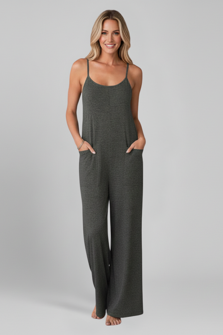 Lila | Chic Spaghetti Strap Jumpsuit with Pockets