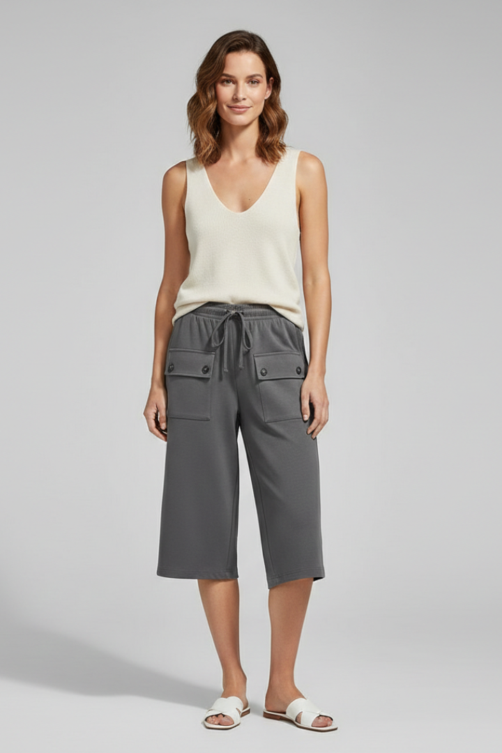 Lila | Elegant Knee-Length Shorts with Elastic Waist and Pockets