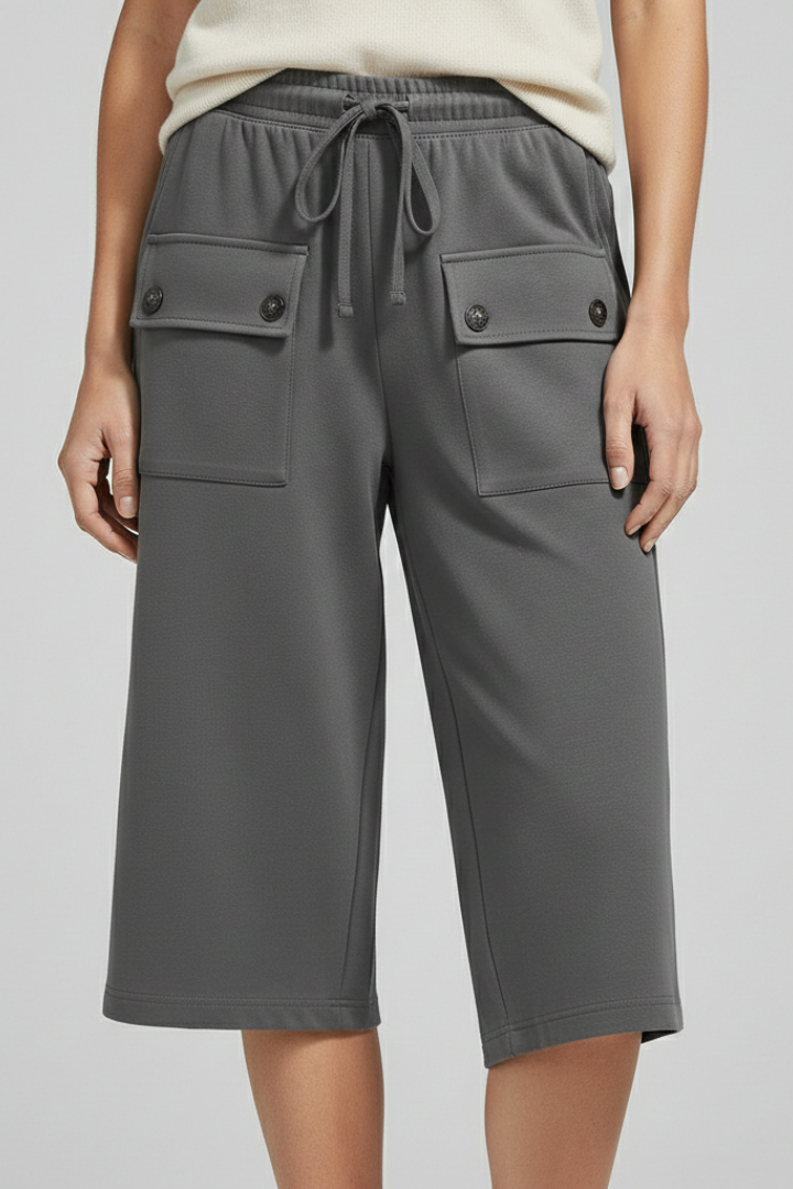 Lila | Elegant Knee-Length Shorts with Elastic Waist and Pockets