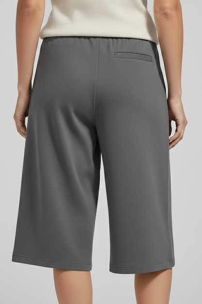 Lila | Elegant Knee-Length Shorts with Elastic Waist and Pockets