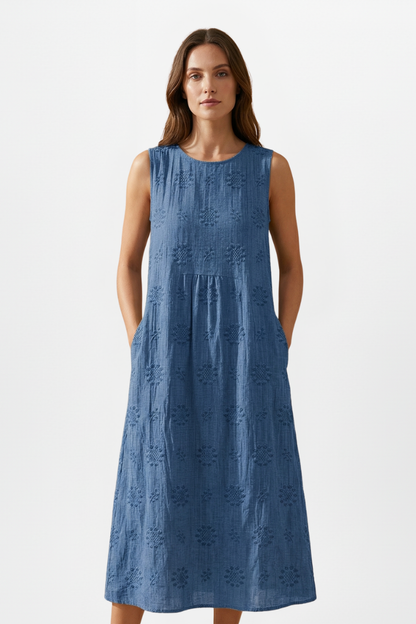 Lena | Elegant Midi Dress with Round Neck and Sleeveless Design