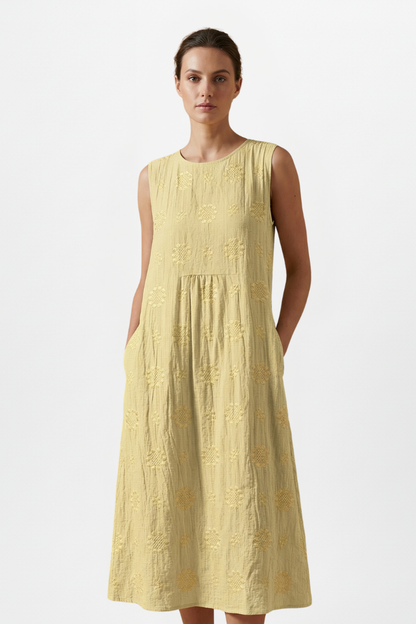 Lena | Elegant Midi Dress with Round Neck and Sleeveless Design