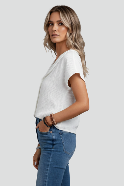 Lila | Chic Short-Sleeve Blouse with Collar and Buttons