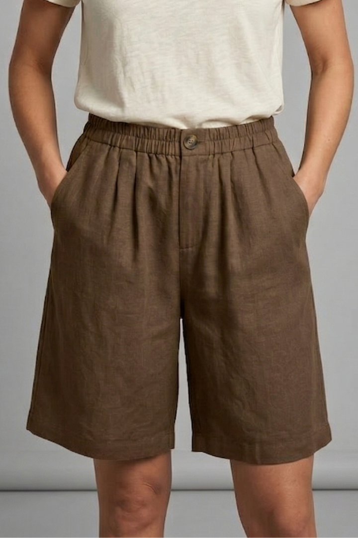 Lila | Chic Elastic Waist Shorts with Pockets