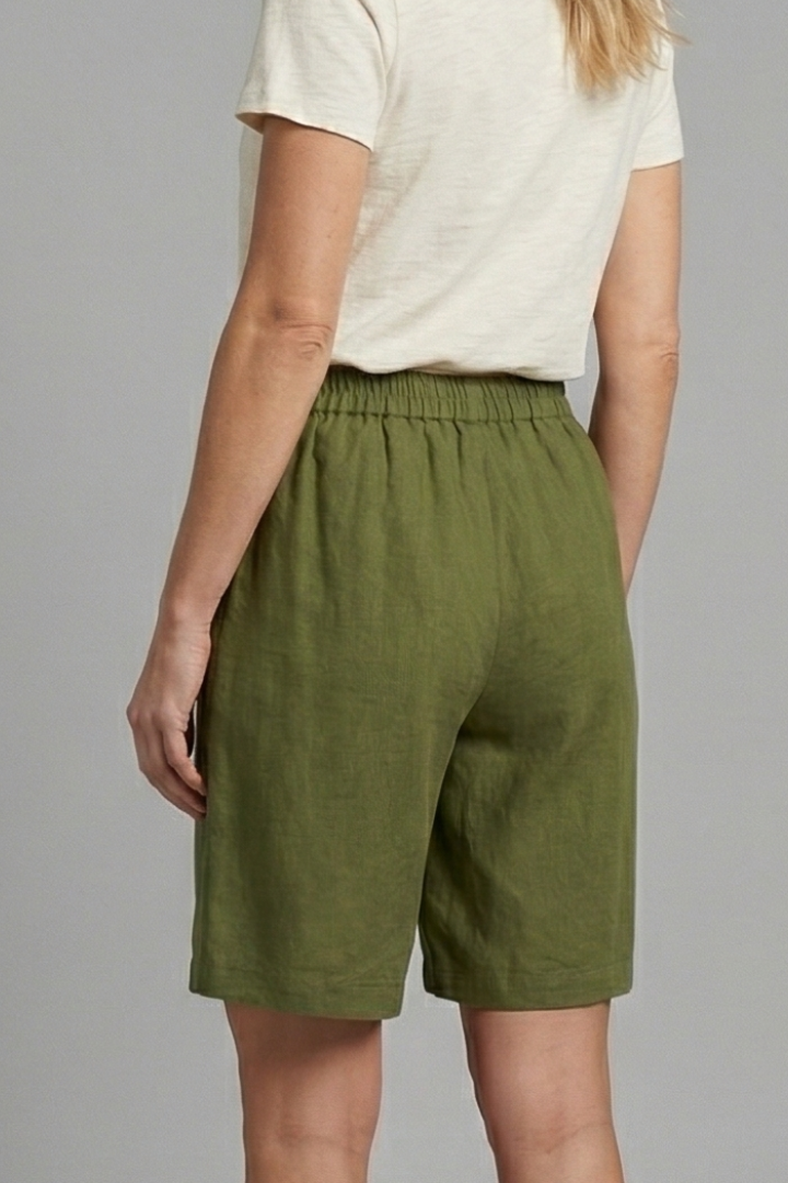Lila | Chic Elastic Waist Shorts with Pockets